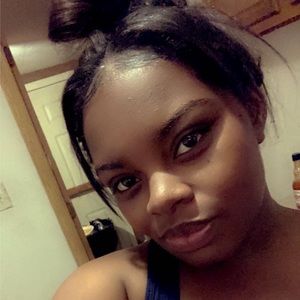 Meet your Posher, Carlotta